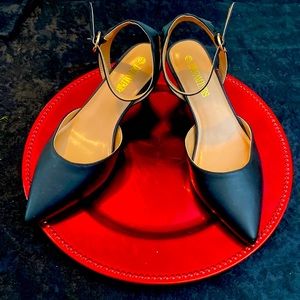 Black ankle strap pumps, pointed toe,